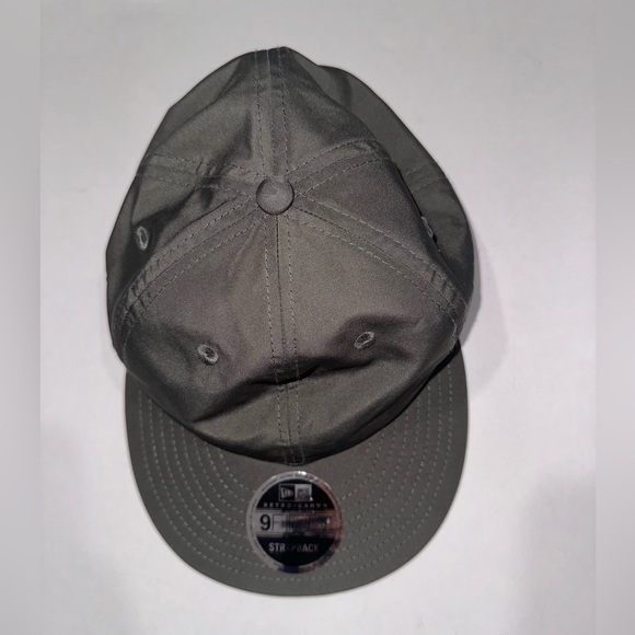 New Era 9Fifty Essentials Fear of God Snapback - Picture 2 of 5